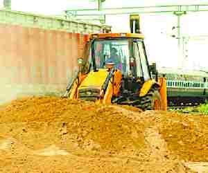 Blackmarketing of sand near railway siding