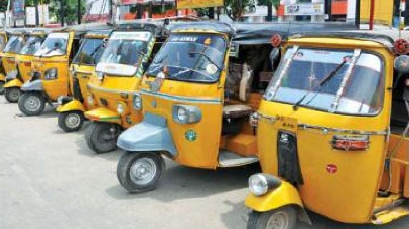 These British citizens will raise funds for Indians by running 5000 km of autorickshaw