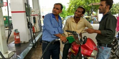 Adulterated petrol sold by a petrol pump of kanpur