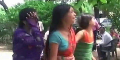 mother tries to suicide with infant in etawah