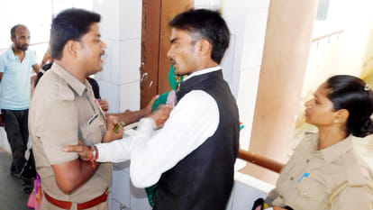 story reader and bhajan singer arrested