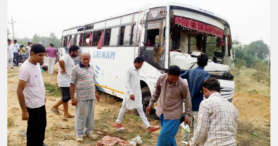 Pilgrims bus accident on National highway, one death