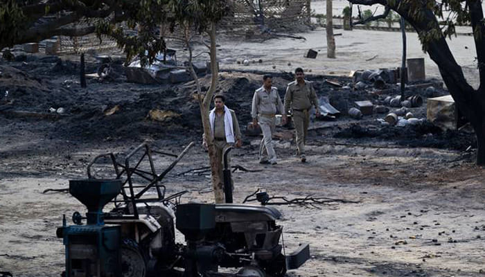 Hanging police in identifying dead killers in Jawahar Bagh