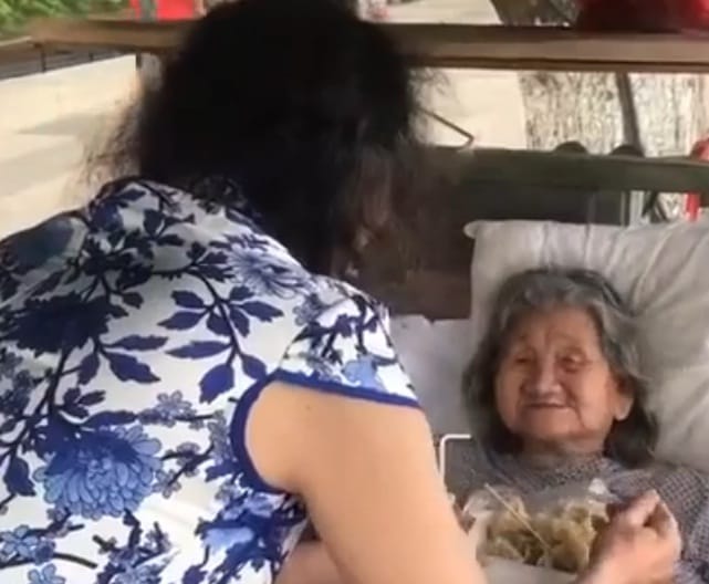 Chinese man dresses like girl since 20 years 