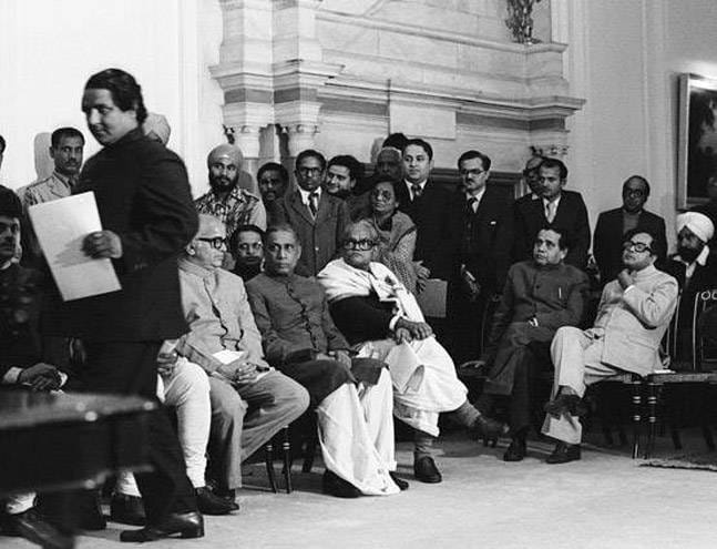 Pics:President Pranab Mukherjee and Congress' veteran Man leave to Rashtrapati Bhawan on friday