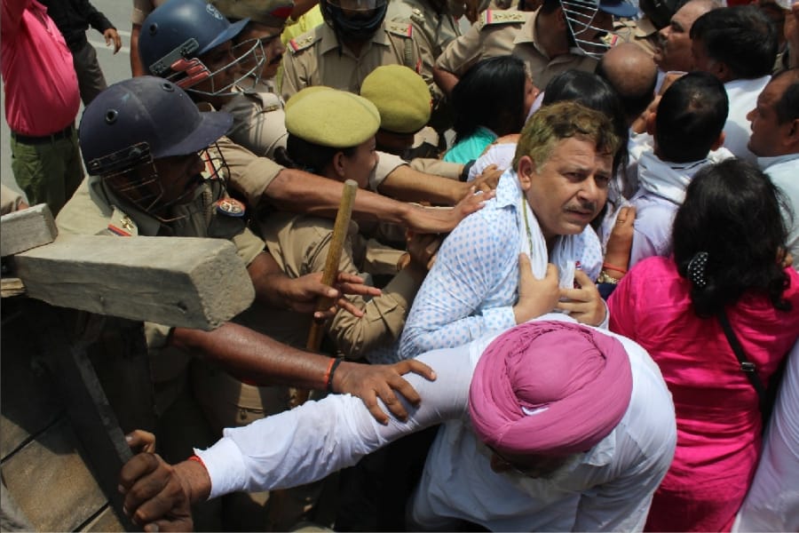 up teachers protest in lucknow