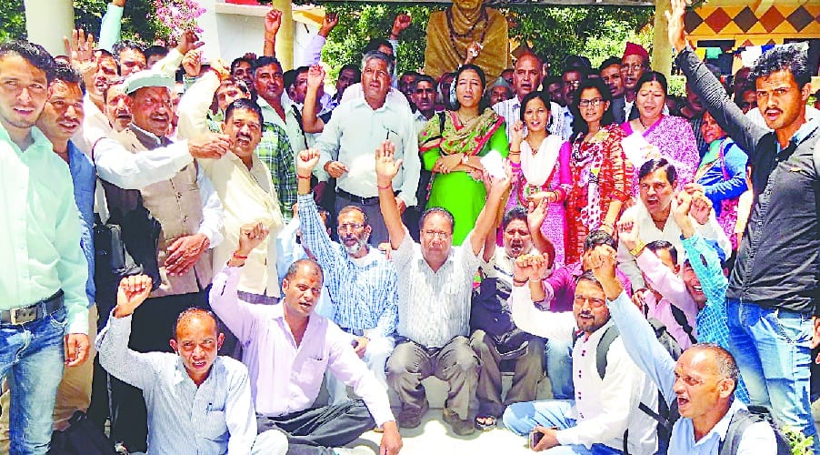 Demonstration against the integration of departments