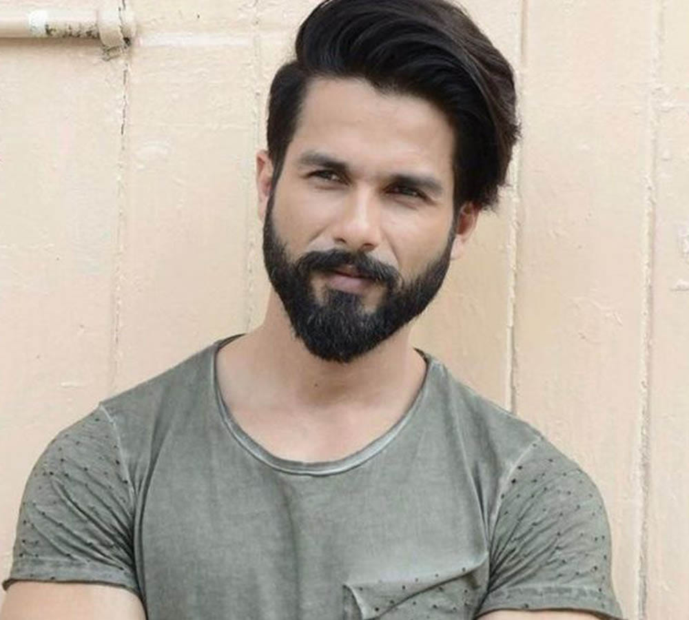 Late actor Raaj Kumar's daughter Vastavikta Pandit claimed to be Shahid Kapoor's wife