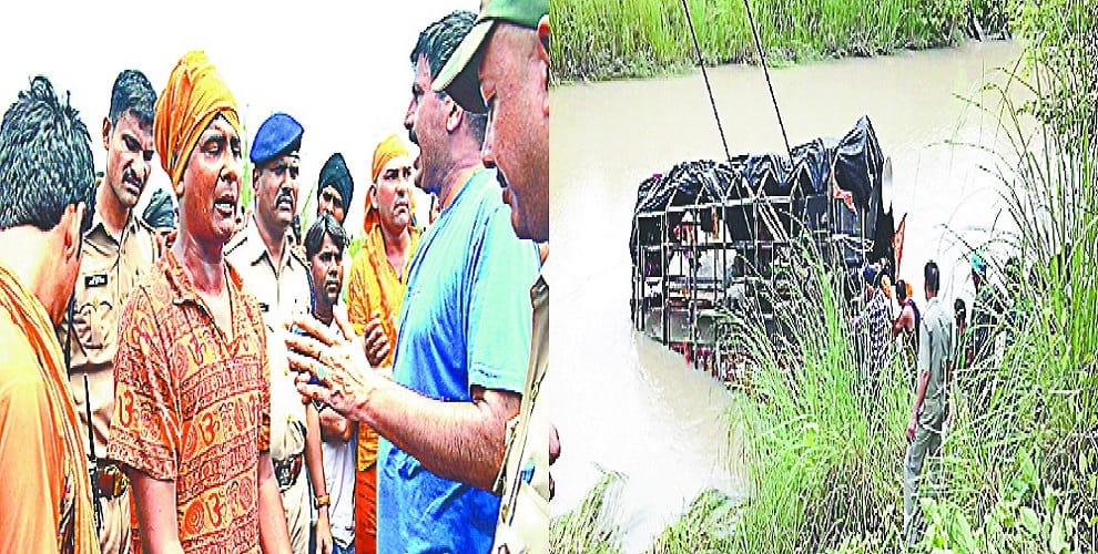 A trolley collapsed in the canal, three killed, eight injured