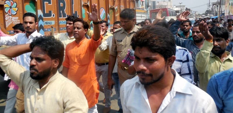 दुर्घटना के बाद भड़के एबीवीपी कार्यकर्ता