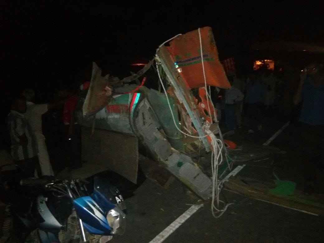 four children died in a truck accident in agra