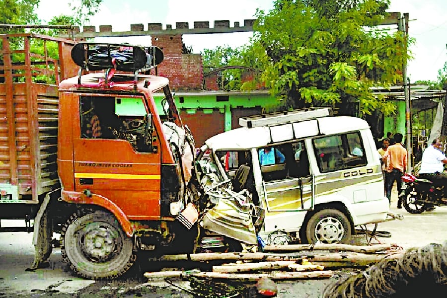 3 died in accident in sultanpur