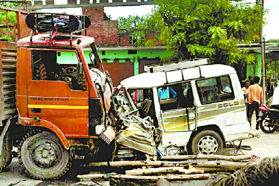 3 died in accident in sultanpur
