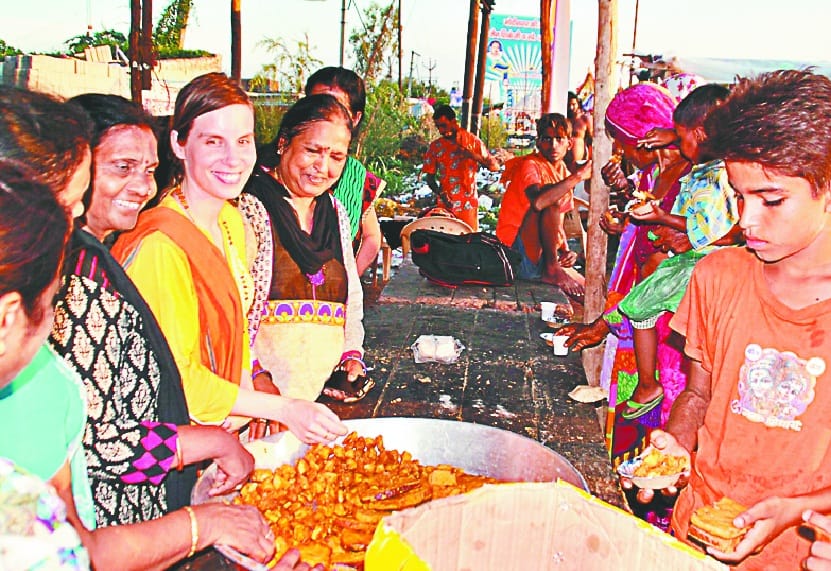 shiv bhakt hilped by foreign daughter