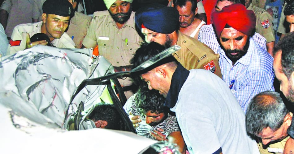 chandigarh two boys killed in road accident