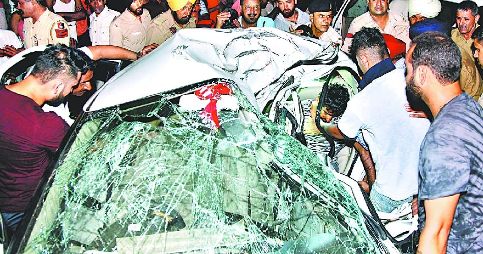 chandigarh two boys killed in road accident