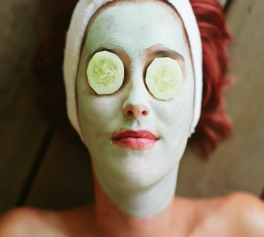 Wants to get rid of your wrinkled face then try this lady finger mask 