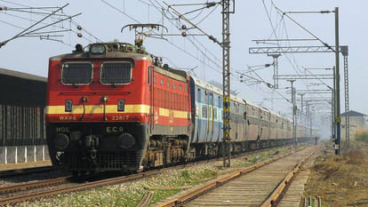 loot in a moving train near Etawah