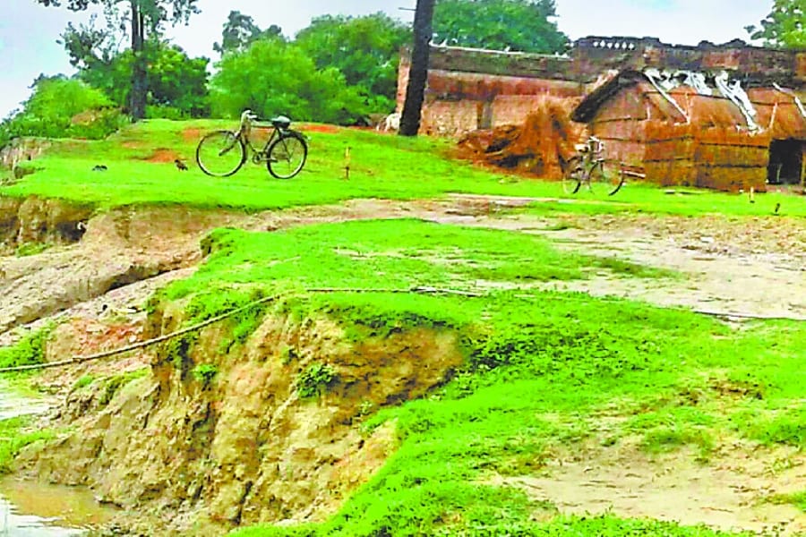 fort of ranjeet singh is in danger in   bahraich.