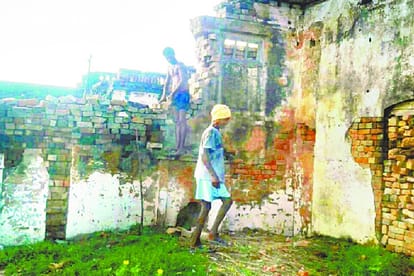 fort of ranjeet singh is in danger in   bahraich.