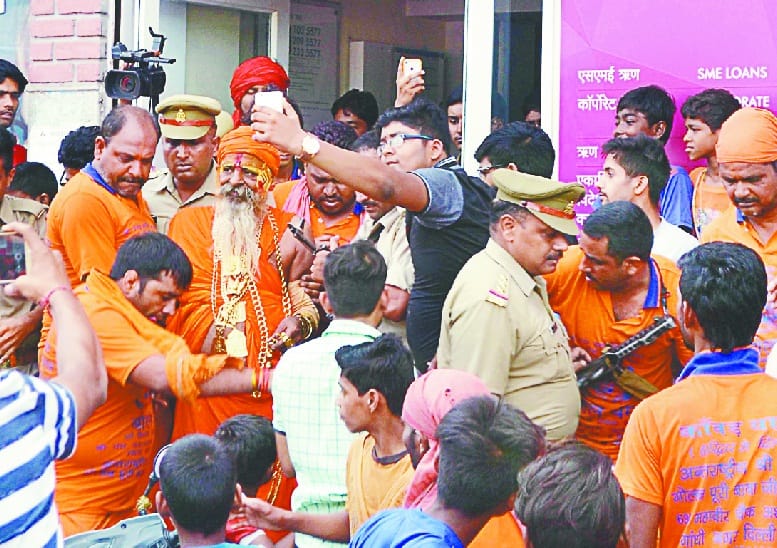 people assemble to watch golden baba