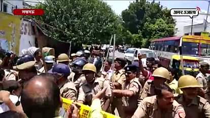 TEACHER PROTEST FOR SALARY HIKE IN LUCKNOW 
