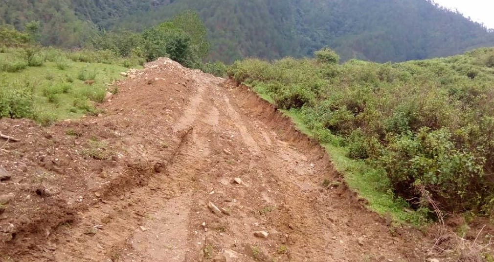 Cut off road to keep standards