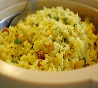 World Poha Day Easy Tips to Make Healthy and Tasty Poha in Electric Kettle Beneficial For Hostels Living