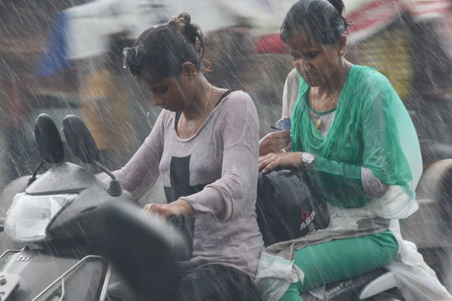 pics of rain in Lucknow in UP