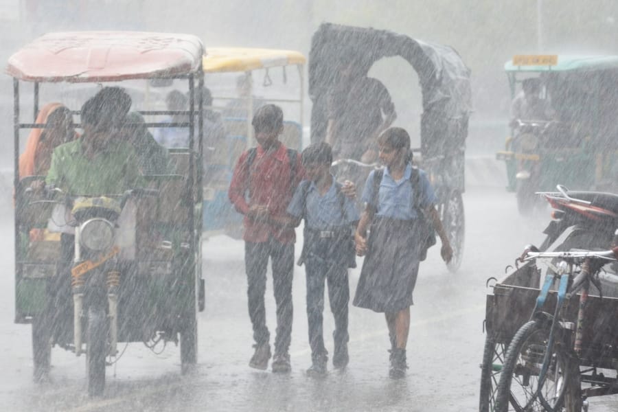 pics of rain in Lucknow in UP
