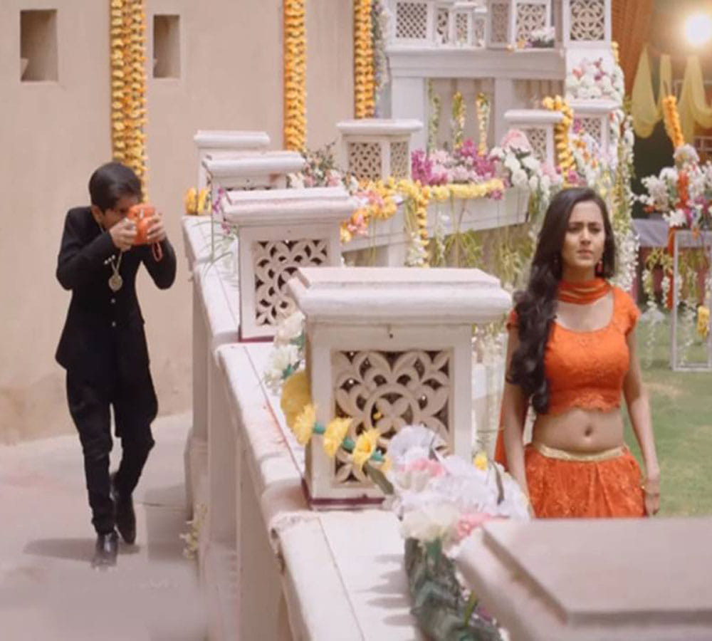 ‘Pehredaar Piya Ki’ BLASTED by Karan Wahi; one of show’s lead actor Suyyash Rai DEFENDS it