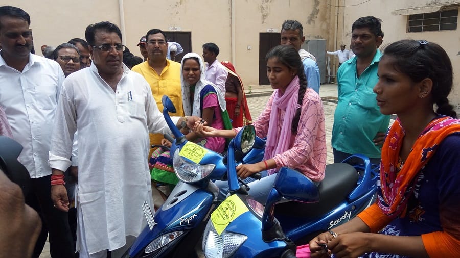 140 girls will now come to college from Scooty 