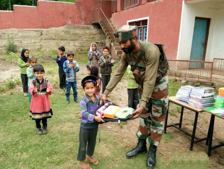 INDIAN ARMY DISTRIBUTED STUDY KITS TO KASHMIRI KIDS