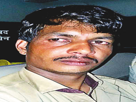 Fraudulent additional commissioner was caught by the trader