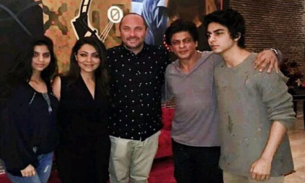 Shah Rukh Khan Enjoys Holidays In America With Wife And Kids
