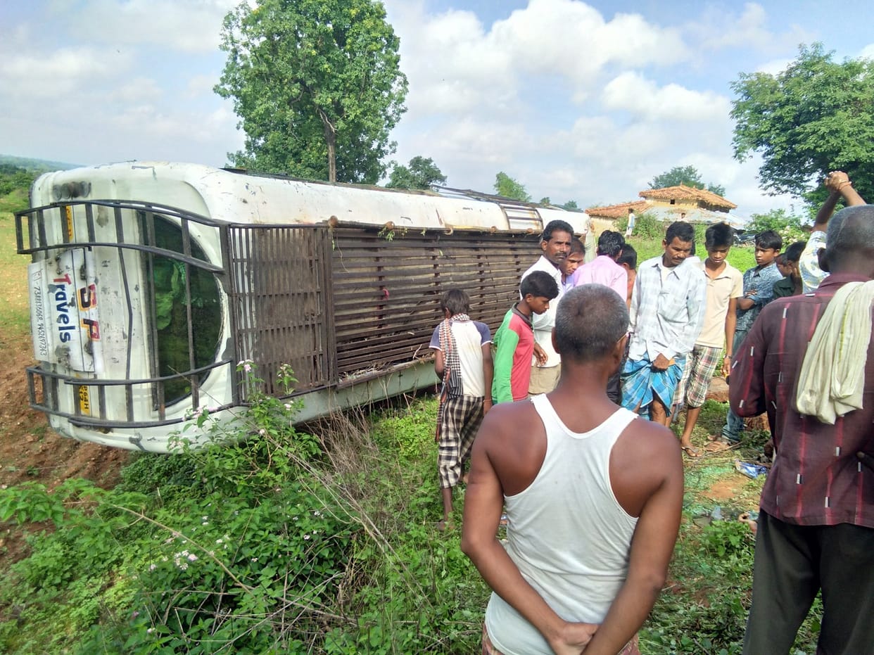 bus turned out, cleaner died, 36 people injured 