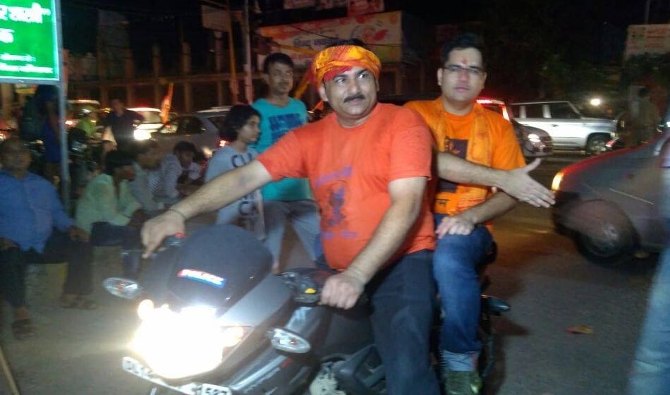 kanwar yatri beaten sub inspector on national highway 58 after car hits a kanwar yatri