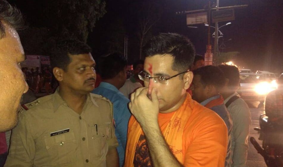 kanwar yatri beaten sub inspector on national highway 58 after car hits a kanwar yatri