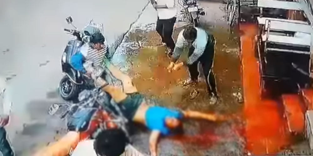 maharashtra Notorious goon rafifuddin shekh murder captured live in CCTV in dhule  