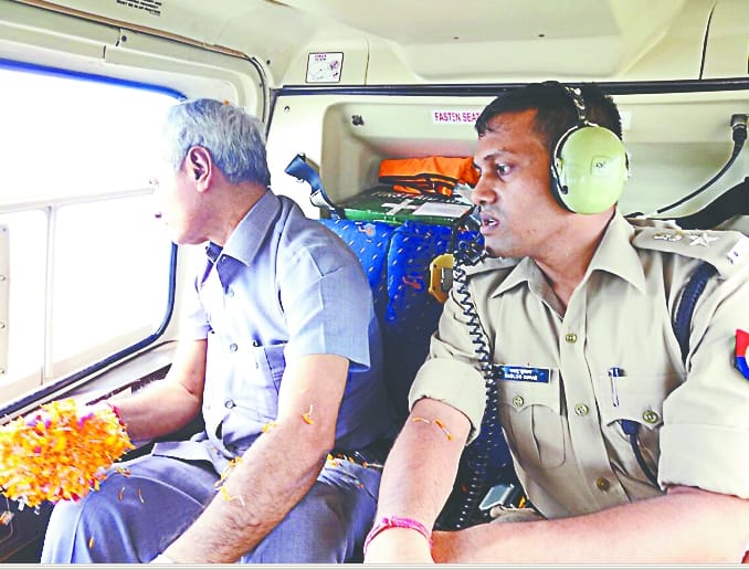 Flowering rains on the rhinos, monitored by helicopter