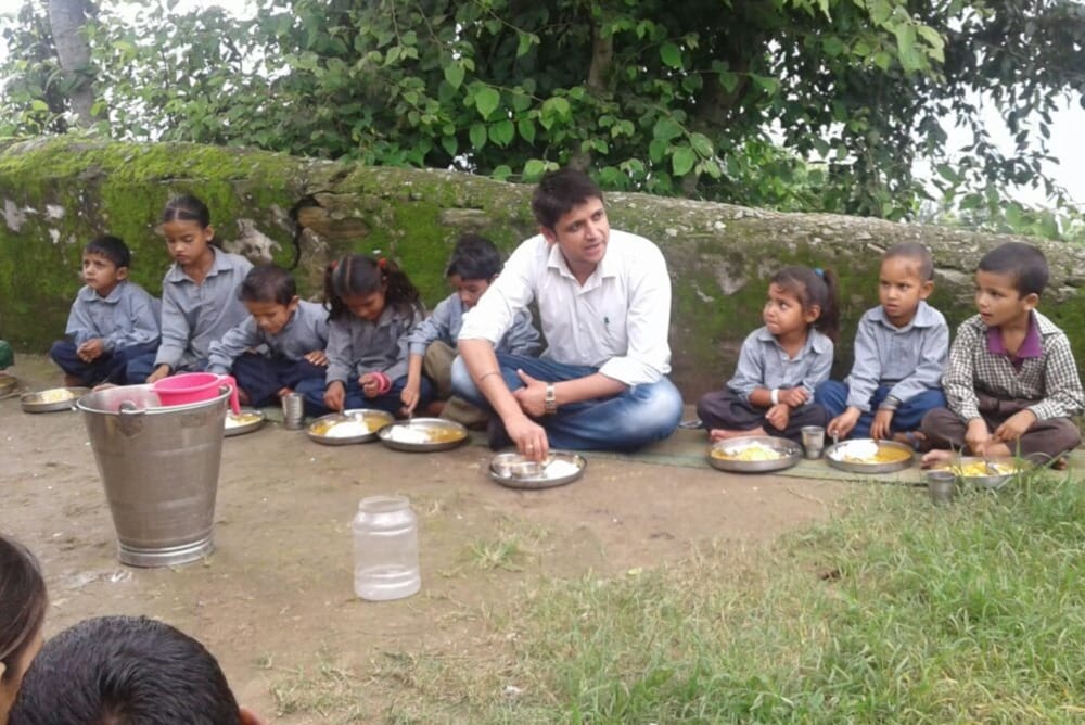 DM rudraprayag eat mid day meal with primary students