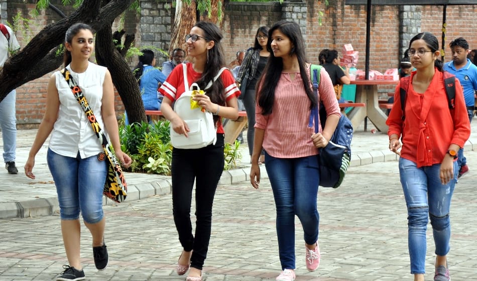 delhi university new session starts, freshers get red carpet welcome