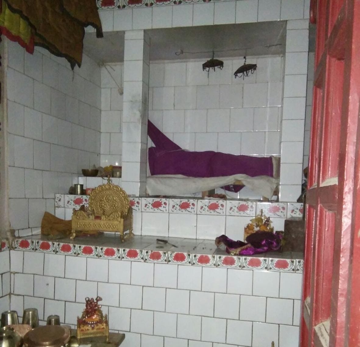 ghazipur hindu priest beaten and robbery of god statue