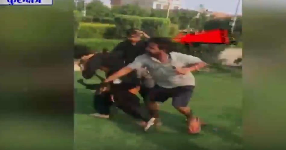 Gang of boys beat up couple for sitting in park