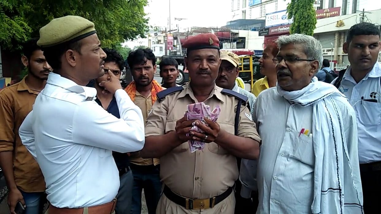 home guard in agra caught thief running on bike