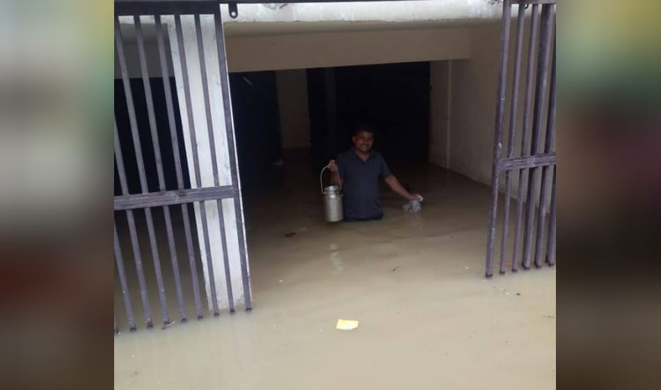 heavy rain and water logging in delhi ncr causes traffic jam on roads