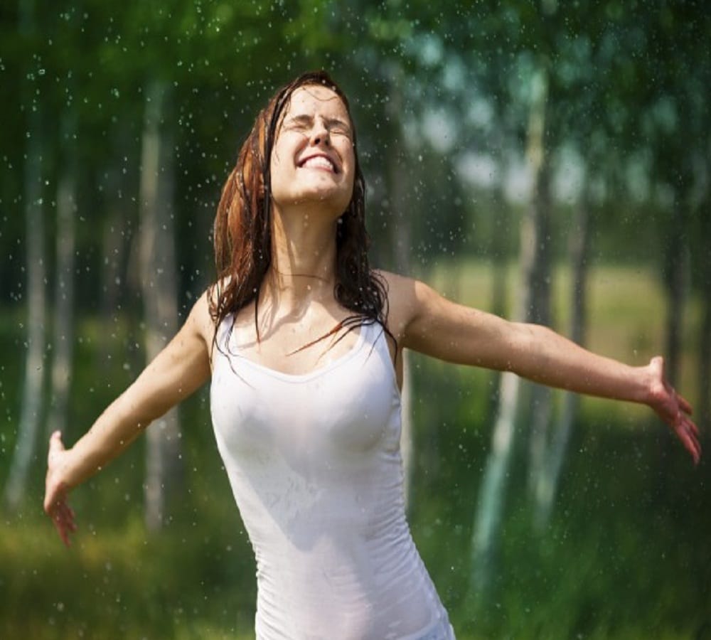 If you want to become stylish this monsoon season then follow these fashion tips