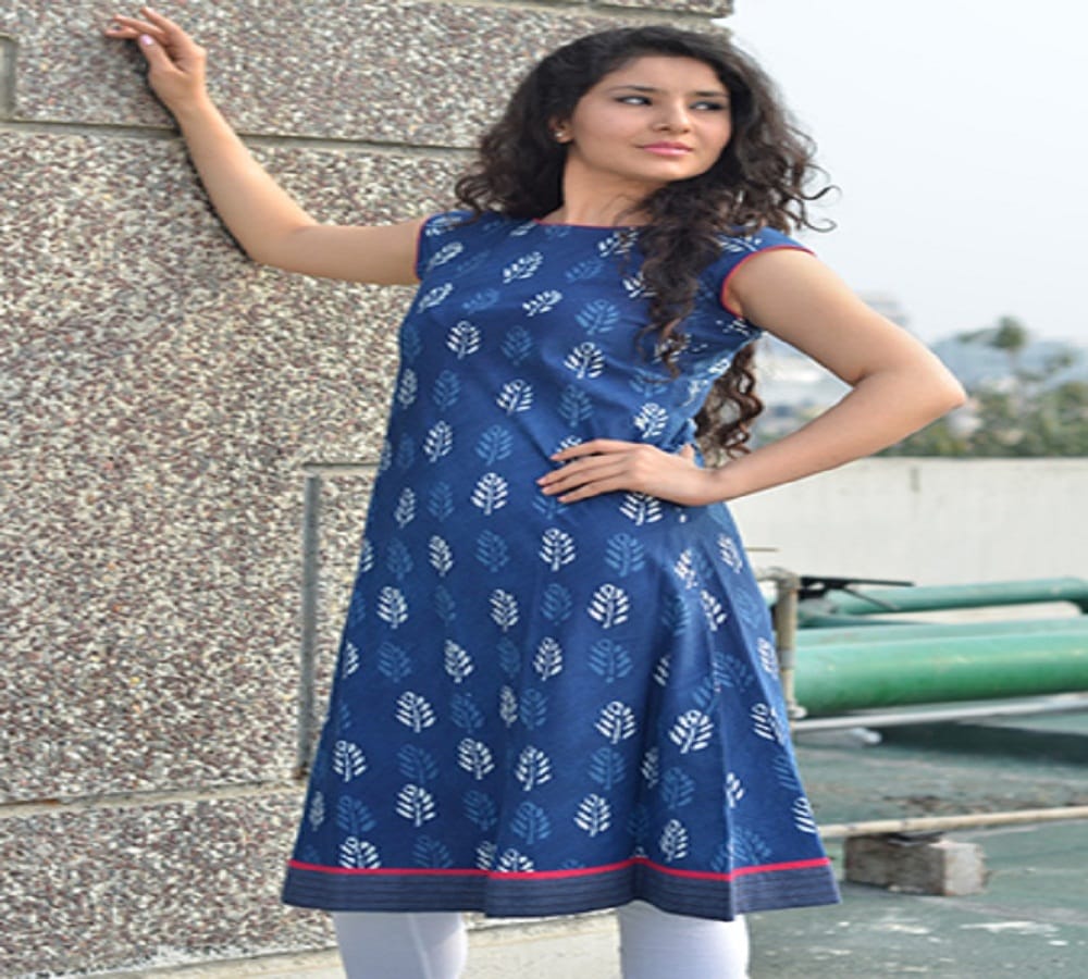 If you want to become stylish this monsoon season then follow these fashion tips
