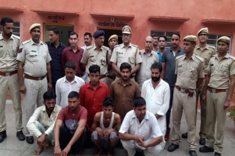 fake notes caught near international border, nine arrested