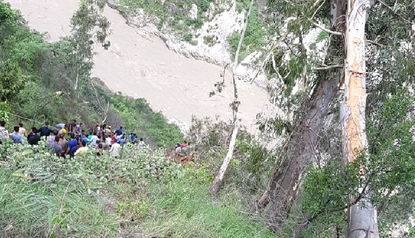 Private Bus falls into Gorge at Rampur.
